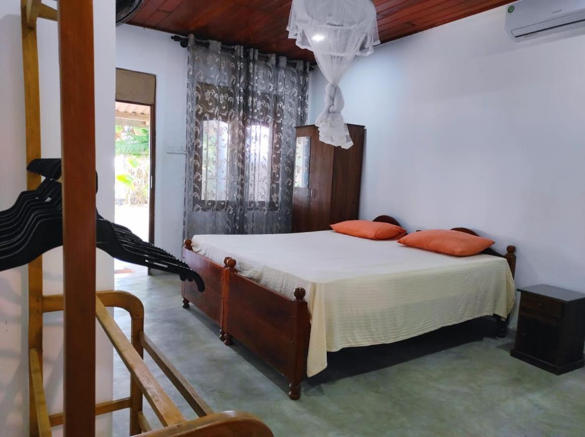 Blue Corals Beach Bungalow Матара Екстериор снимка