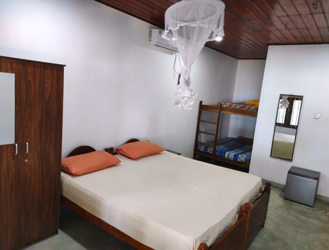 Blue Corals Beach Bungalow Матара Екстериор снимка