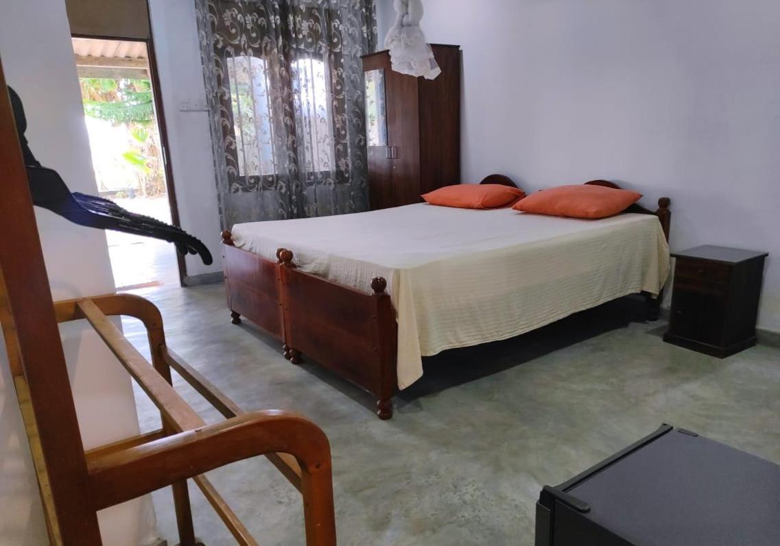Blue Corals Beach Bungalow Матара Стая снимка