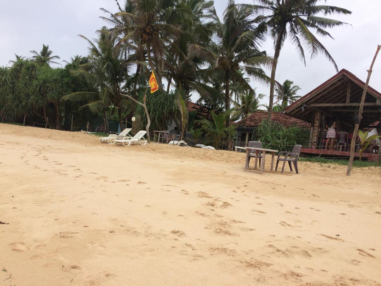 Blue Corals Beach Bungalow Матара Екстериор снимка