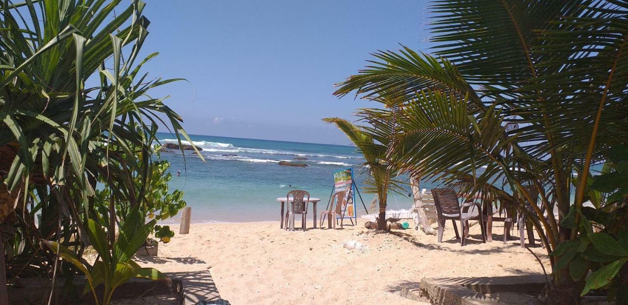 Blue Corals Beach Bungalow Матара Екстериор снимка