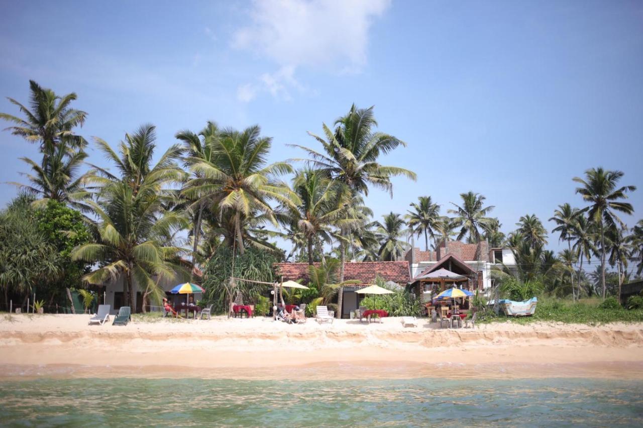 Blue Corals Beach Bungalow Матара Екстериор снимка
